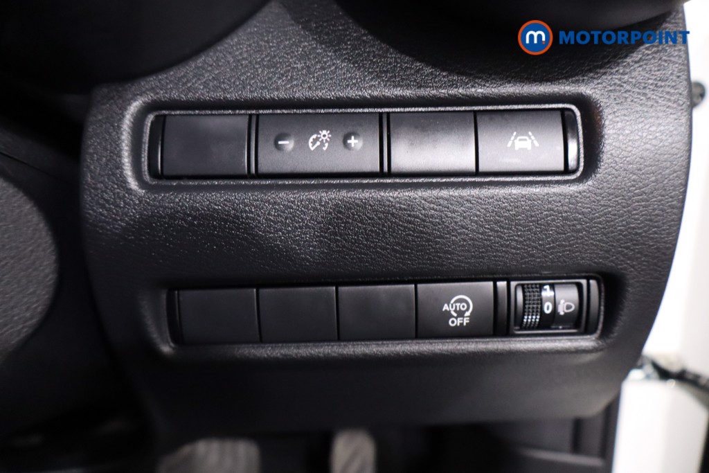 Nissan Juke N-Connecta Automatic Petrol SUV - Stock Number (1634574) - 17th supplementary image