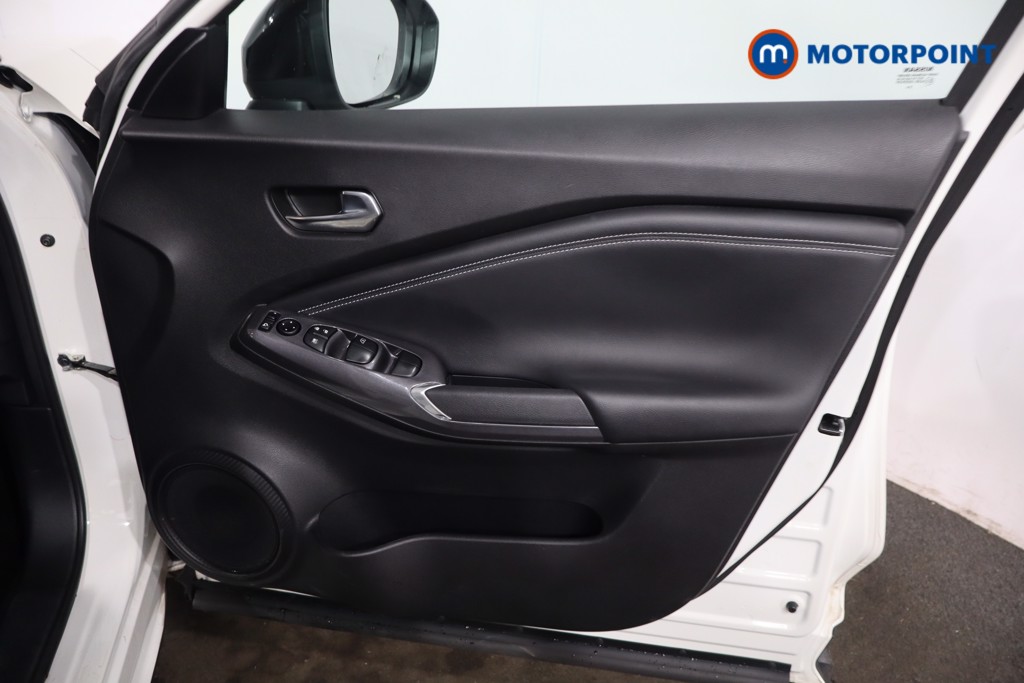 Nissan Juke N-Connecta Automatic Petrol SUV - Stock Number (1634574) - 24th supplementary image