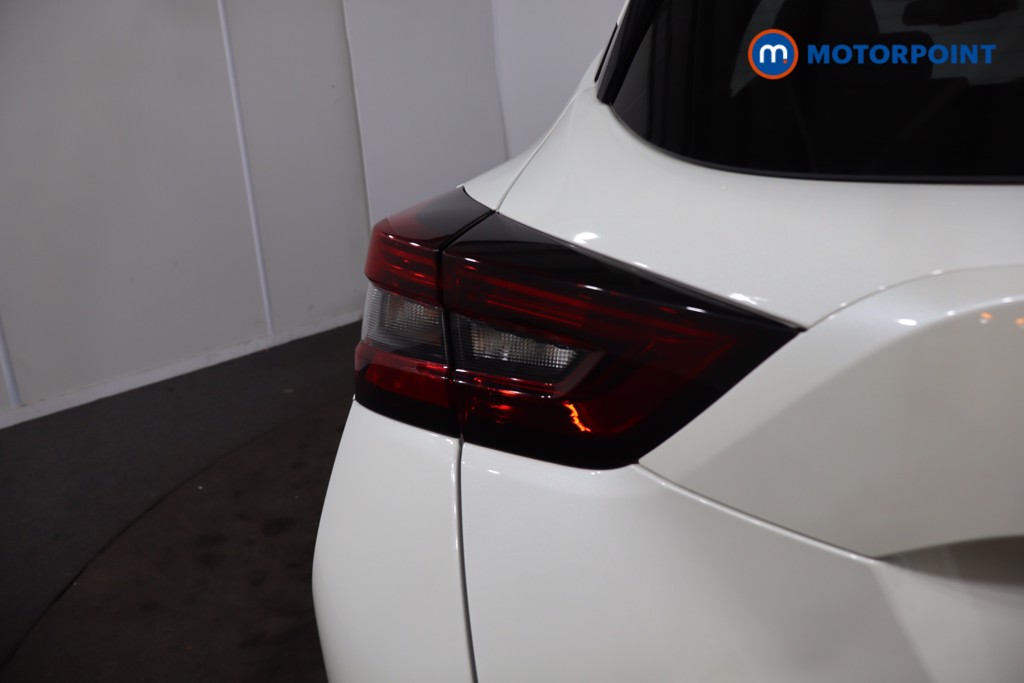 Nissan Juke N-Connecta Automatic Petrol SUV - Stock Number (1634574) - 35th supplementary image