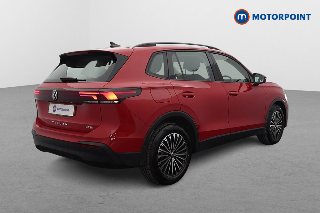 Volkswagen Tiguan Life Automatic Petrol SUV - Stock Number (1634926) - Drivers side rear corner