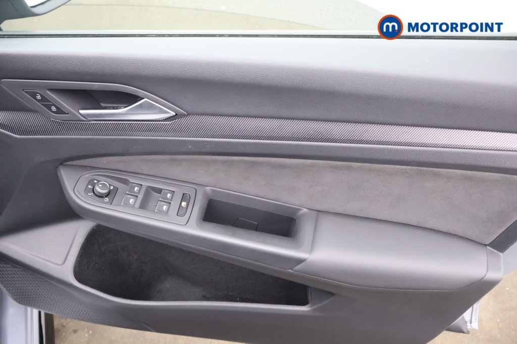 Volkswagen Golf R-Line Automatic Diesel Hatchback - Stock Number (1635148) - 12th supplementary image