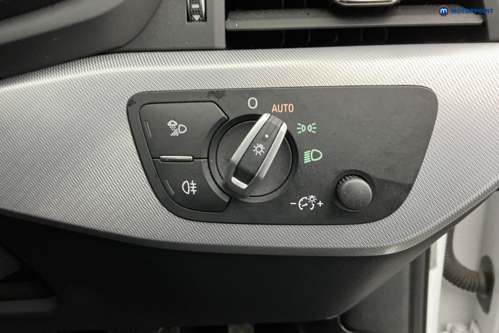 Audi A4 Technik Automatic Diesel Estate - Stock Number (1607543) - 25th supplementary image
