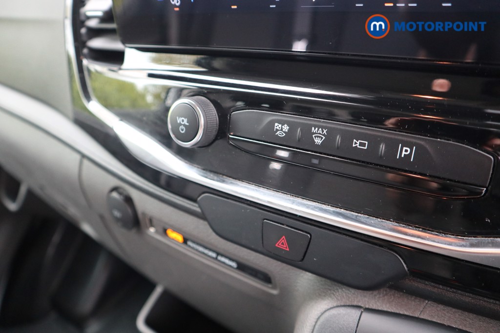 Ford Transit Limited Automatic Diesel Medium Roof Van - Stock Number (1611992) - 7th supplementary image