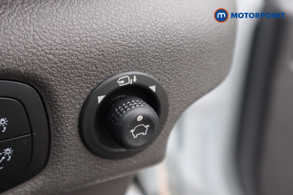 Ford Transit Limited Automatic Diesel Medium Roof Van - Stock Number (1611992) - 11th supplementary image