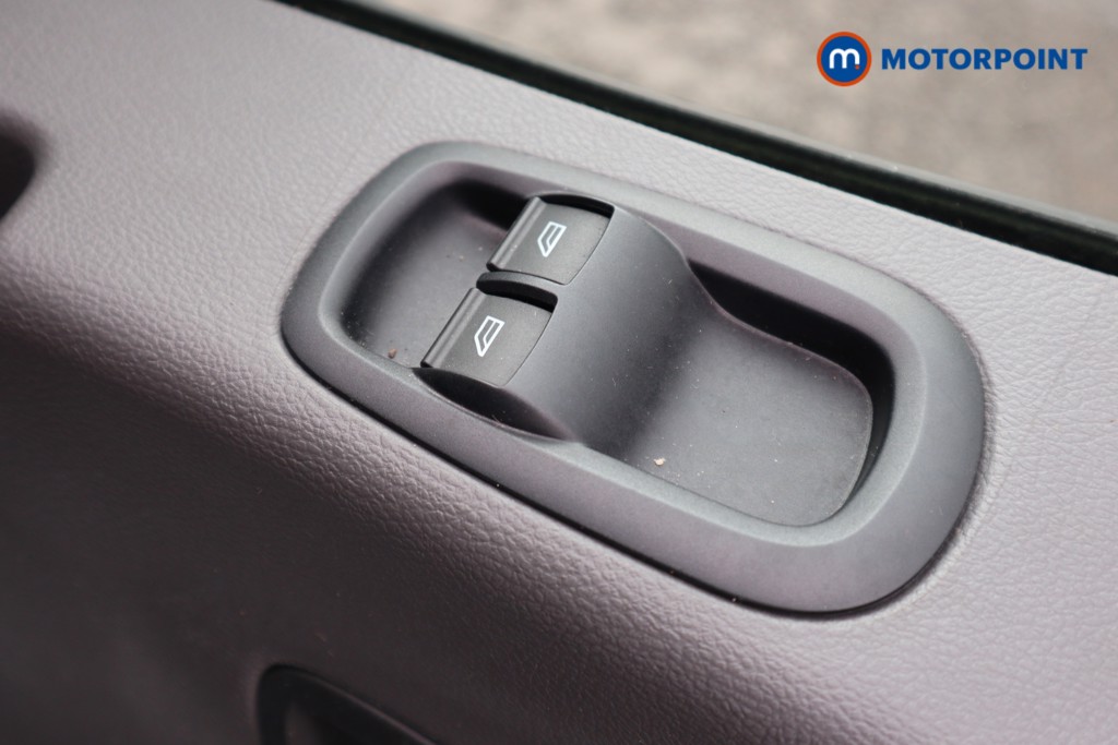 Ford Transit Limited Automatic Diesel Medium Roof Van - Stock Number (1611992) - 14th supplementary image