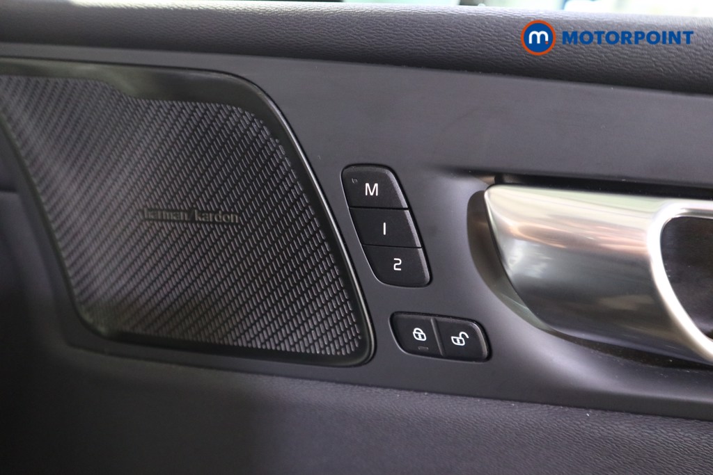 Volvo Xc60 Plus Automatic Petrol Plug-In Hybrid SUV - Stock Number (1621656) - 13th supplementary image