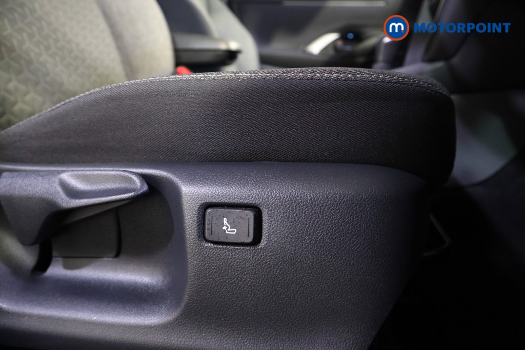 Toyota Yaris Cross Design Automatic Petrol-Electric Hybrid Estate - Stock Number (1621843) - 14th supplementary image