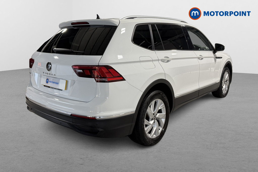 Volkswagen Tiguan Allspace Life Automatic Petrol SUV - Stock Number (1626256) - Drivers side rear corner
