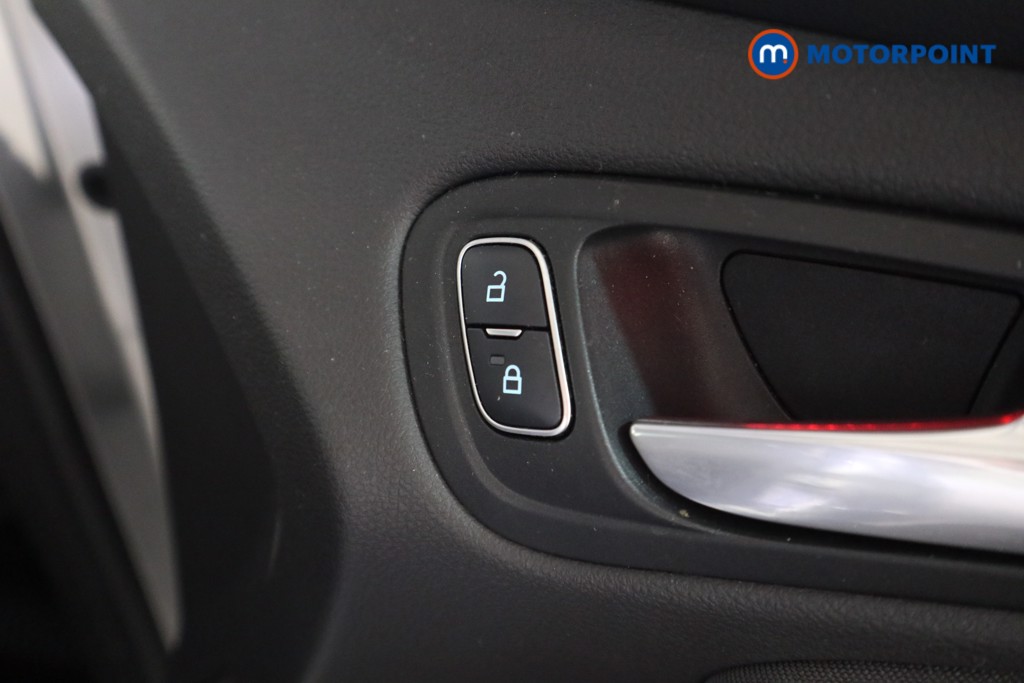 Ford Focus Titanium Automatic Petrol Hatchback - Stock Number (1627972) - 14th supplementary image