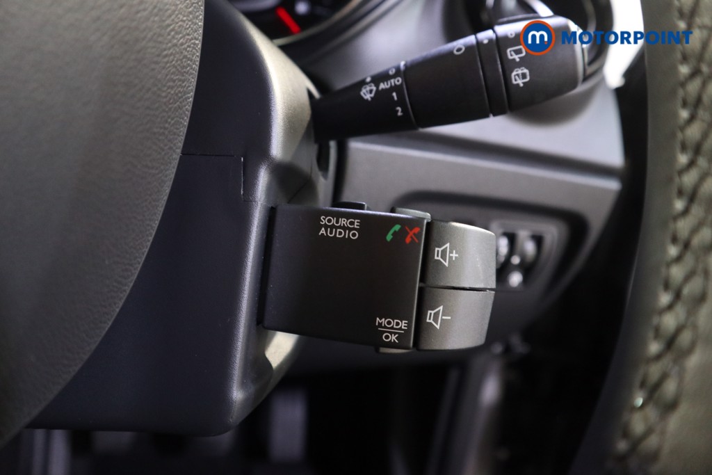 Renault Captur Iconic Manual Petrol SUV - Stock Number (1629396) - 12th supplementary image