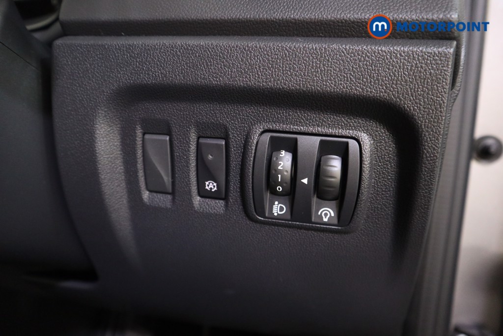 Renault Captur Iconic Manual Petrol SUV - Stock Number (1629396) - 13th supplementary image