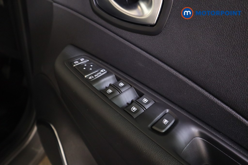 Renault Captur Iconic Manual Petrol SUV - Stock Number (1629396) - 14th supplementary image