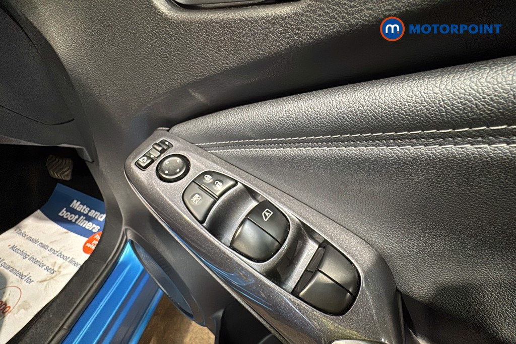 Nissan Juke N-Connecta Automatic Petrol SUV - Stock Number (1633874) - 20th supplementary image