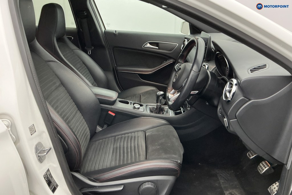 Mercedes-Benz GLA Amg Line Manual Petrol SUV - Stock Number (1634503) - 5th supplementary image