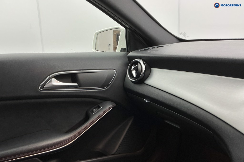 Mercedes-Benz GLA Amg Line Manual Petrol SUV - Stock Number (1634503) - 21st supplementary image