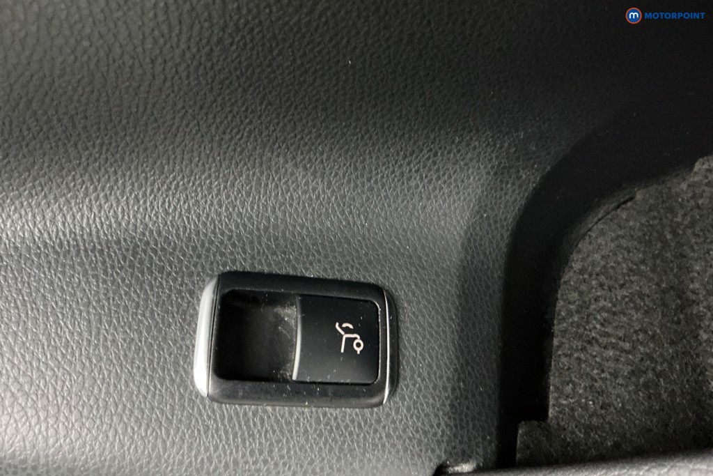 Mercedes-Benz GLA Amg Line Manual Petrol SUV - Stock Number (1634503) - 29th supplementary image