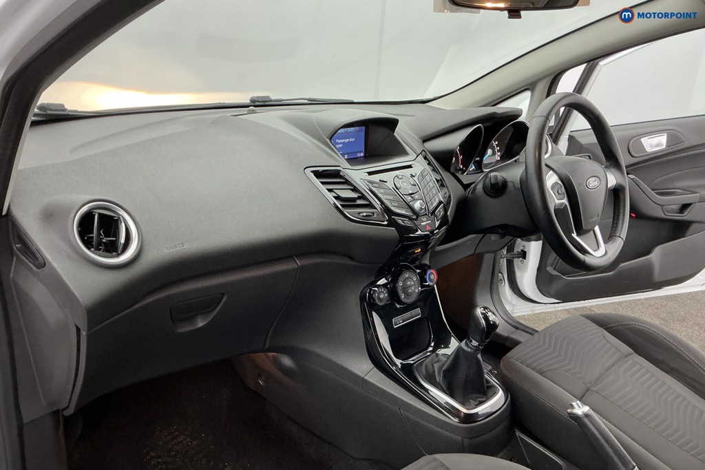 Ford Fiesta Zetec Manual Petrol Hatchback - Stock Number (1634620) - 9th supplementary image