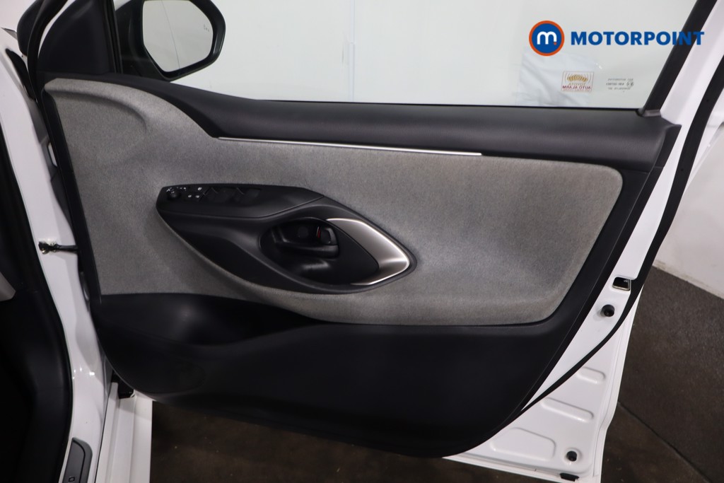 Toyota Yaris Excel Automatic Petrol-Electric Hybrid Hatchback - Stock Number (1635042) - 26th supplementary image