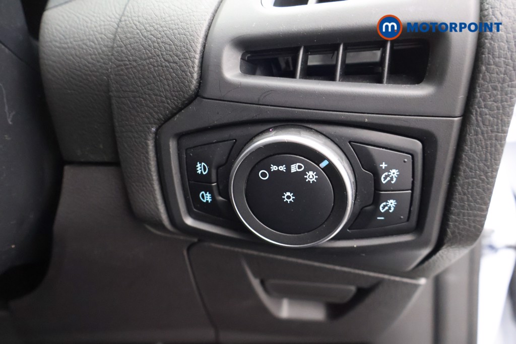 Ford Focus Titanium X Manual Petrol Hatchback - Stock Number (1635431) - 11th supplementary image