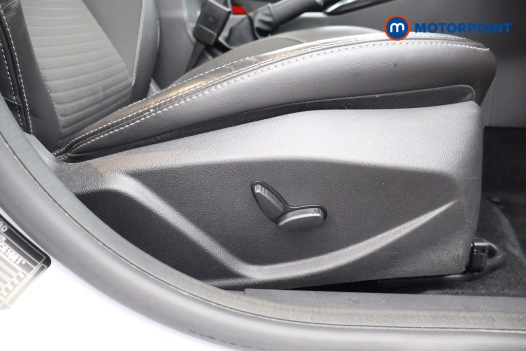 Ford Focus Titanium X Manual Petrol Hatchback - Stock Number (1635431) - 19th supplementary image