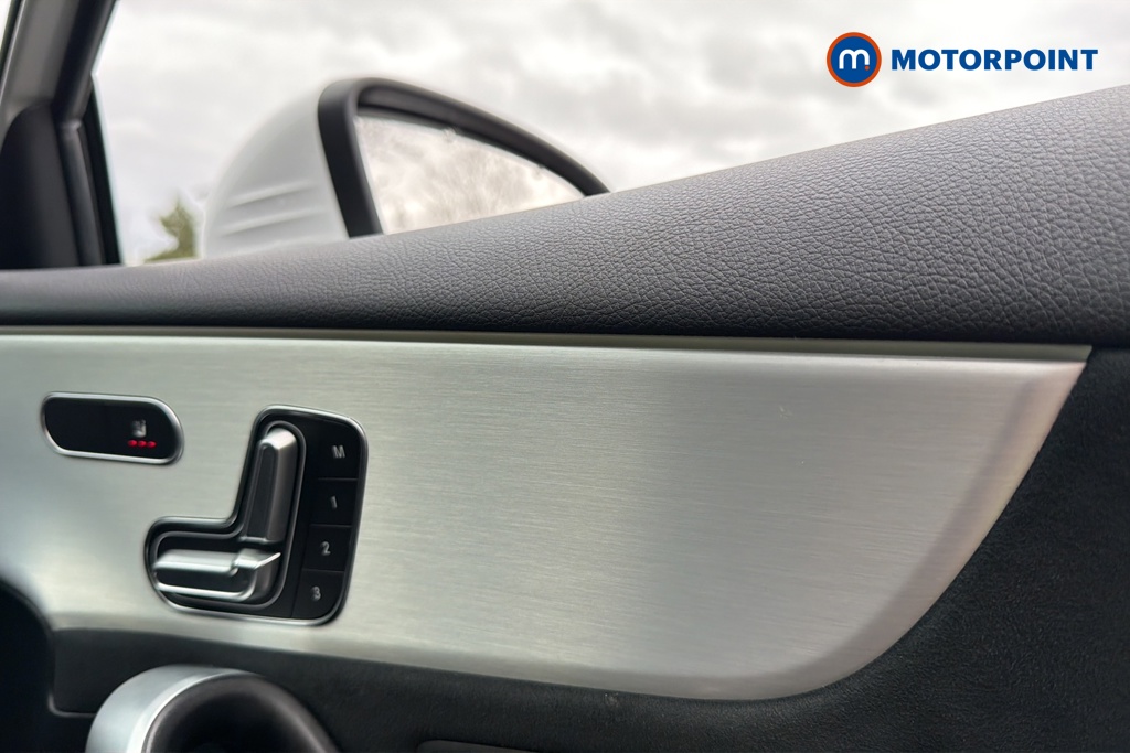 Mercedes-Benz A Class Amg Line Automatic Diesel Hatchback - Stock Number (1636048) - 10th supplementary image