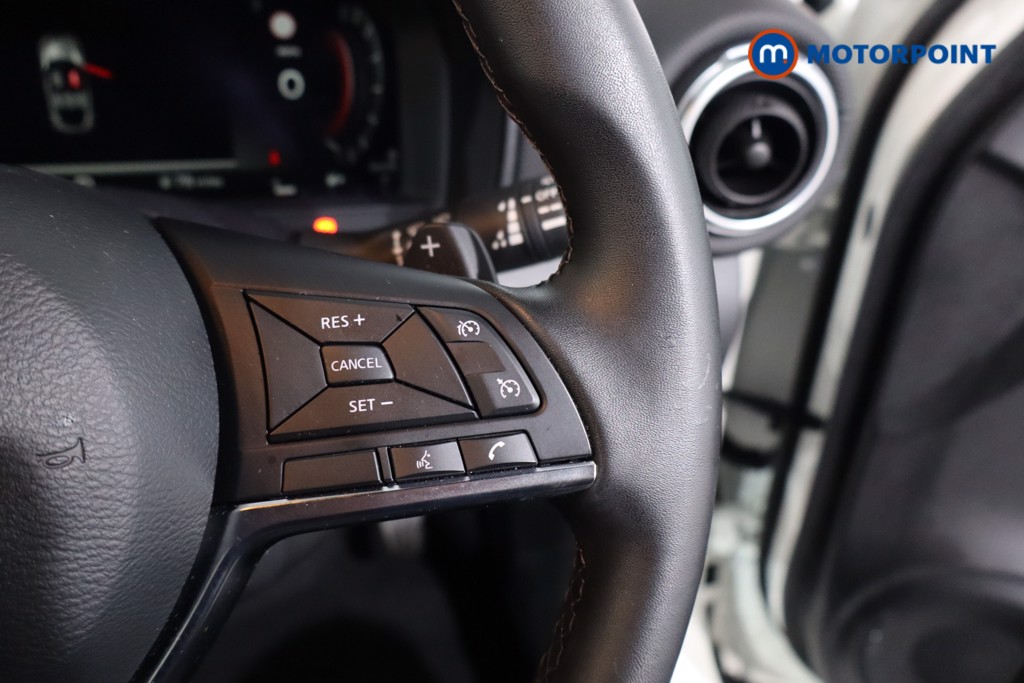 Nissan Juke N-Connecta Automatic Petrol SUV - Stock Number (1636091) - 8th supplementary image