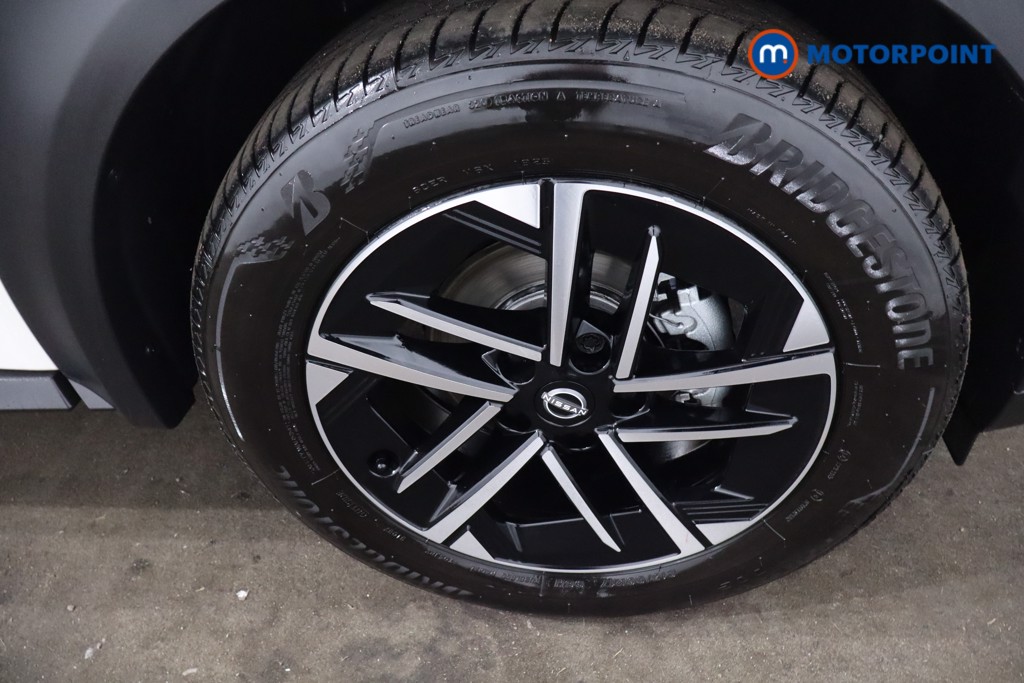 Nissan Juke N-Connecta Automatic Petrol SUV - Stock Number (1636091) - 10th supplementary image