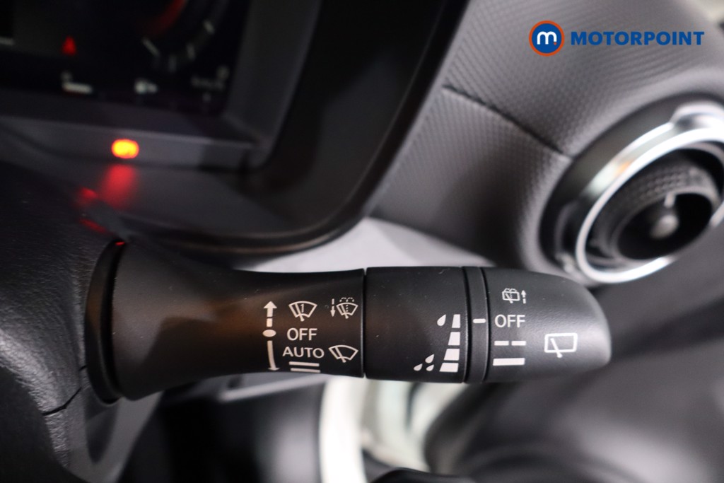 Nissan Juke N-Connecta Automatic Petrol SUV - Stock Number (1636091) - 15th supplementary image