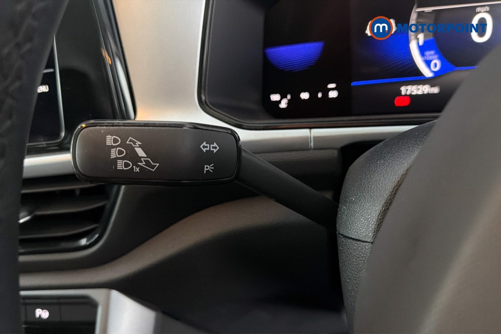 Volkswagen T-Roc Life Manual Petrol SUV - Stock Number (1593678) - 6th supplementary image