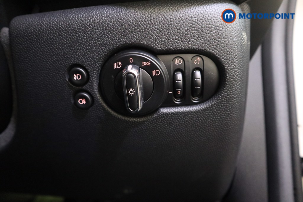 Mini Hatchback One Classic Manual Petrol Hatchback - Stock Number (1625066) - 12th supplementary image