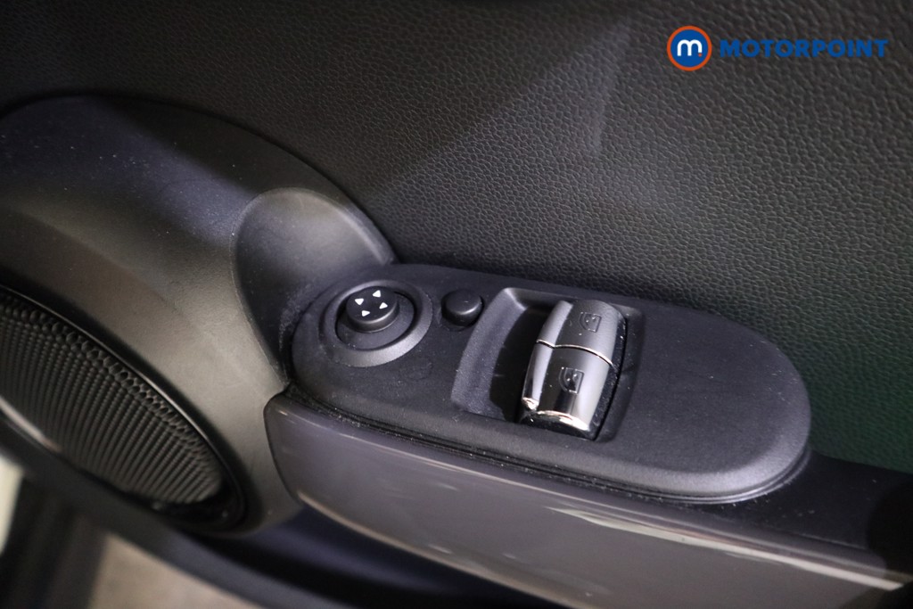 Mini Hatchback One Classic Manual Petrol Hatchback - Stock Number (1625066) - 13th supplementary image