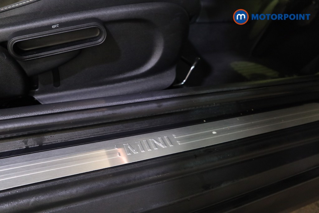 Mini Hatchback One Classic Manual Petrol Hatchback - Stock Number (1625066) - 15th supplementary image