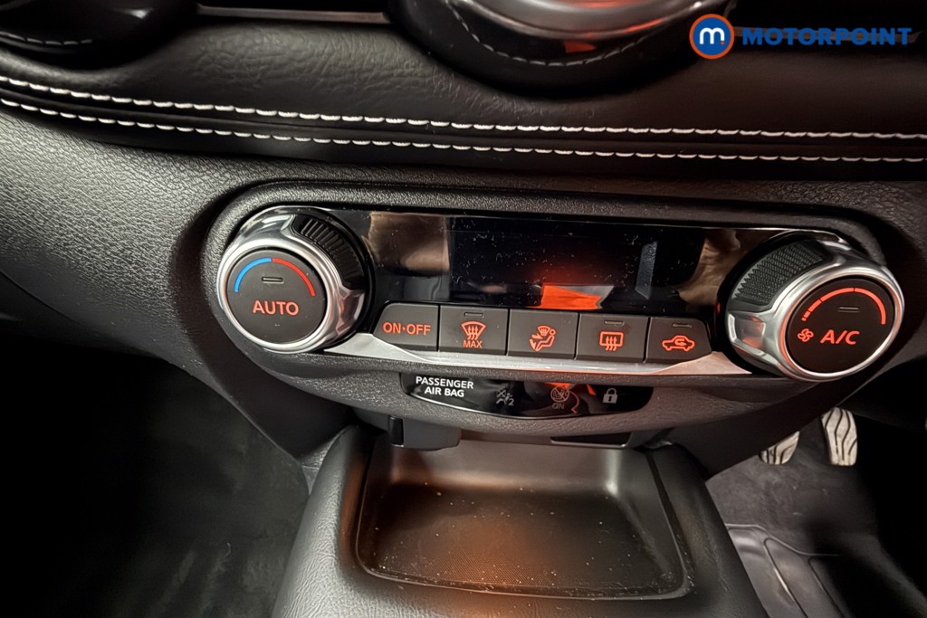 Nissan Juke N-Connecta Manual Petrol SUV - Stock Number (1626240) - 9th supplementary image