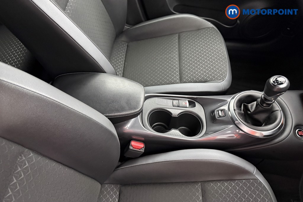 Nissan Juke N-Connecta Manual Petrol SUV - Stock Number (1626240) - 10th supplementary image