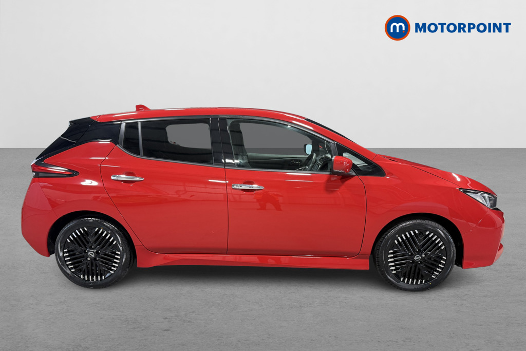 Nissan Leaf N-Connecta Automatic Electric Hatchback - Stock Number (1626711) - Drivers side