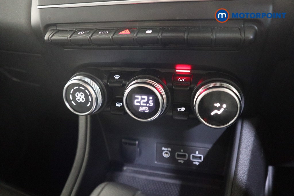 Renault Captur Iconic Edition Automatic Petrol SUV - Stock Number (1628322) - 8th supplementary image