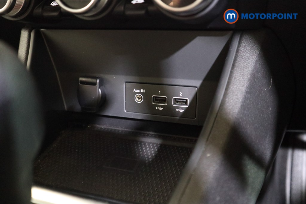 Renault Captur Iconic Edition Automatic Petrol SUV - Stock Number (1628322) - 9th supplementary image