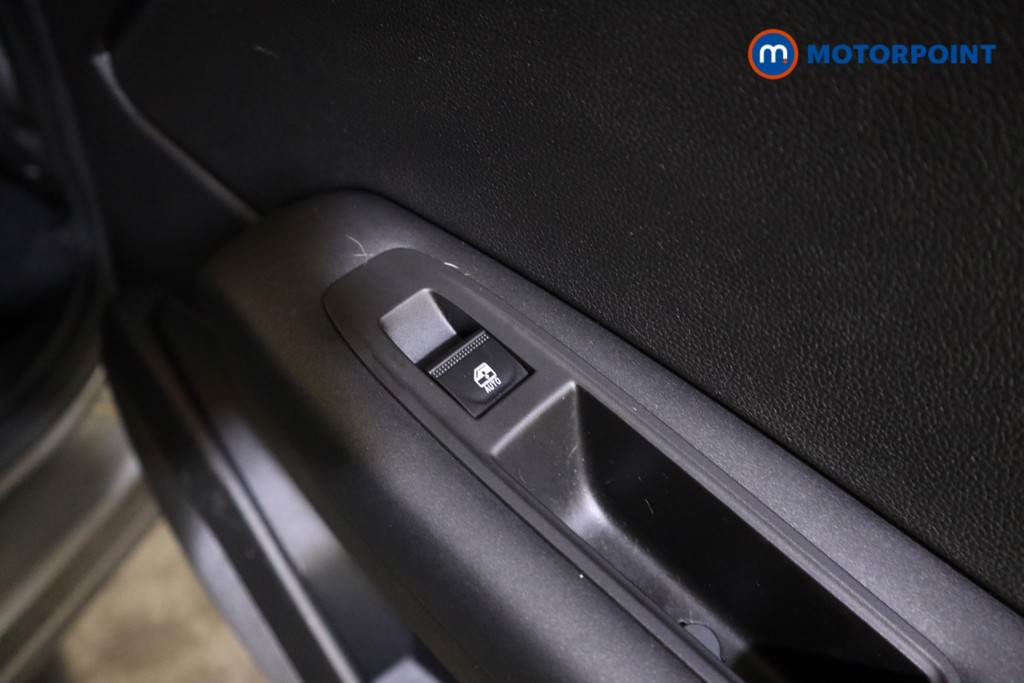 Renault Captur Iconic Edition Automatic Petrol SUV - Stock Number (1628322) - 20th supplementary image