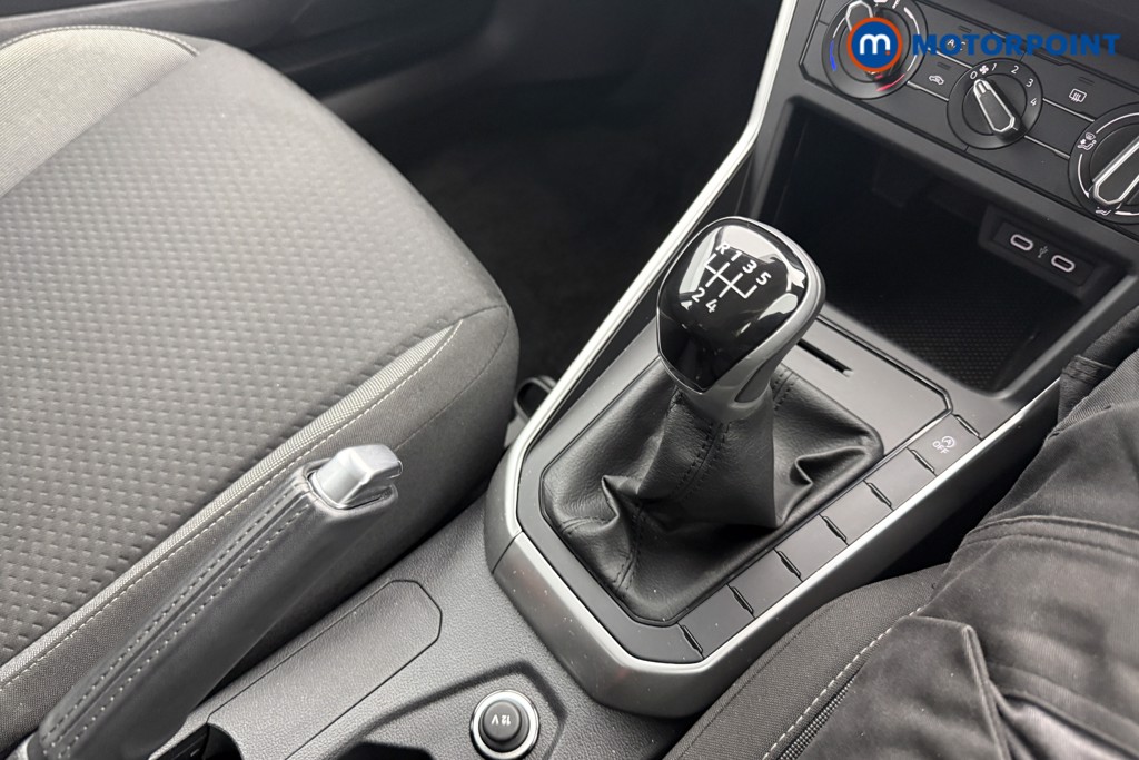 Volkswagen Polo Life Manual Petrol Hatchback - Stock Number (1633135) - 4th supplementary image