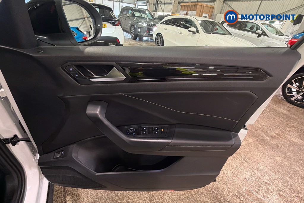 Volkswagen T-Roc Style Design Automatic Petrol SUV - Stock Number (1633880) - 19th supplementary image