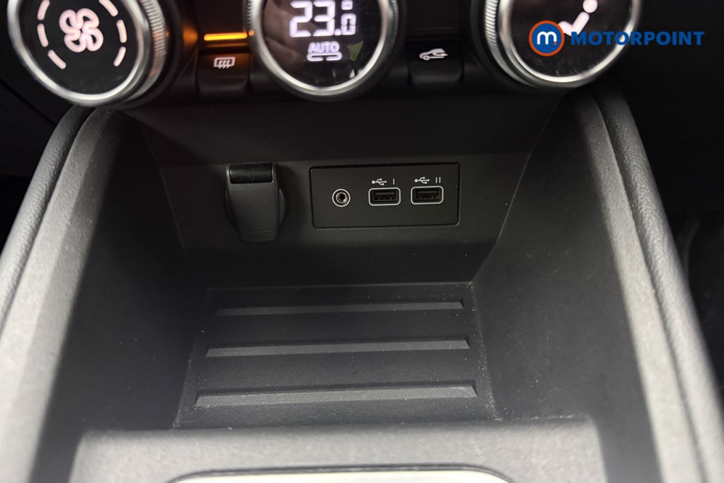 Renault Clio Evolution Automatic Petrol-Electric Hybrid Hatchback - Stock Number (1634220) - 16th supplementary image