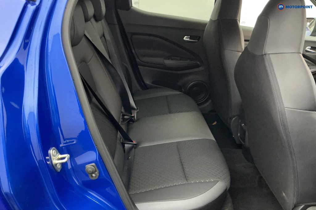 Nissan Juke N-Connecta Manual Petrol SUV - Stock Number (1634567) - 4th supplementary image