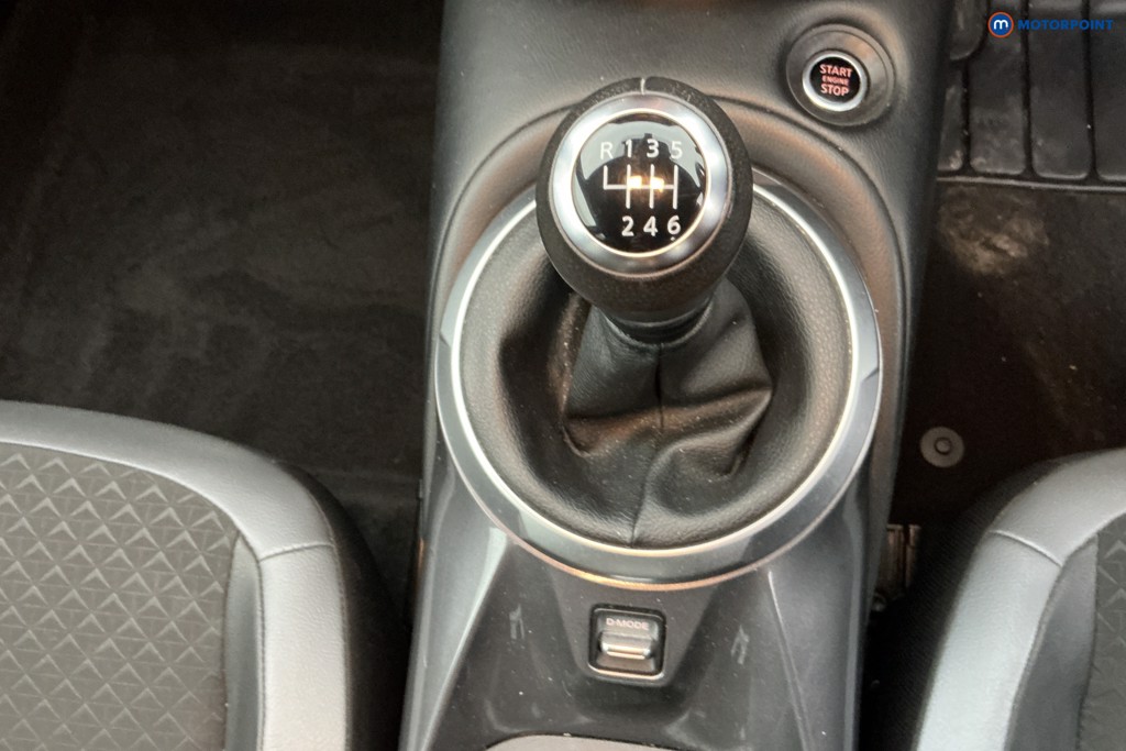 Nissan Juke N-Connecta Manual Petrol SUV - Stock Number (1634567) - 16th supplementary image