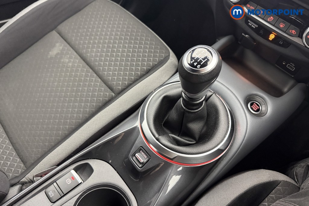 Nissan Juke N-Connecta Manual Petrol SUV - Stock Number (1635423) - 5th supplementary image