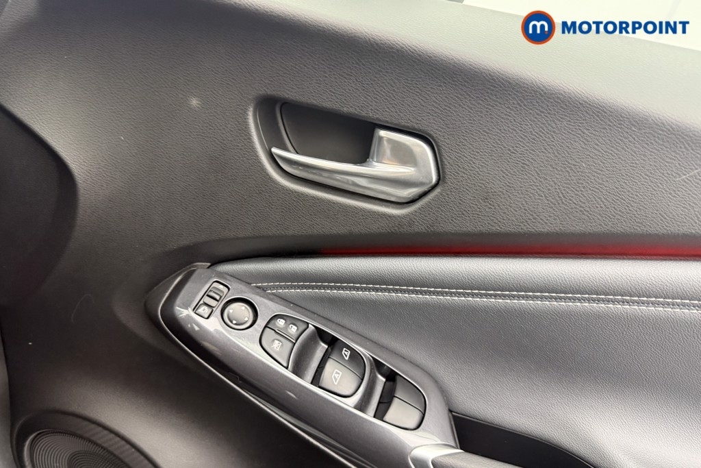 Nissan Juke N-Connecta Manual Petrol SUV - Stock Number (1635423) - 9th supplementary image