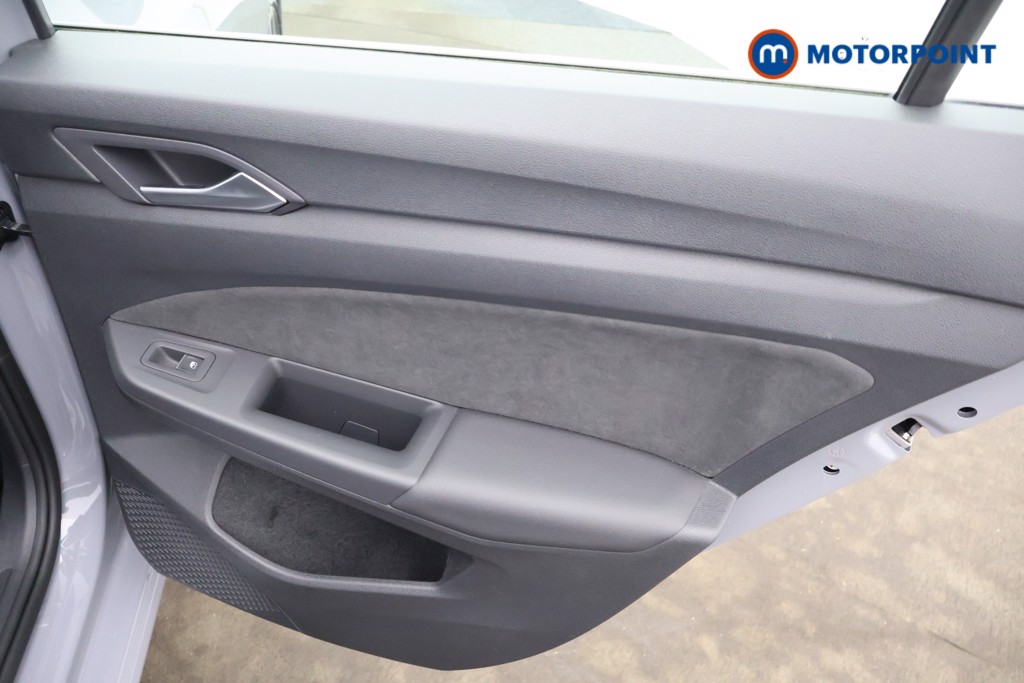 Volkswagen Golf Style Automatic Petrol Hatchback - Stock Number (1635976) - 16th supplementary image