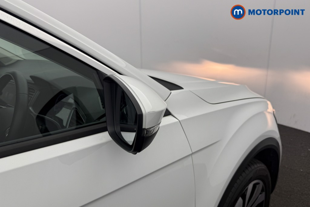 Volkswagen T-Roc Active Manual Petrol SUV - Stock Number (1609137) - 16th supplementary image