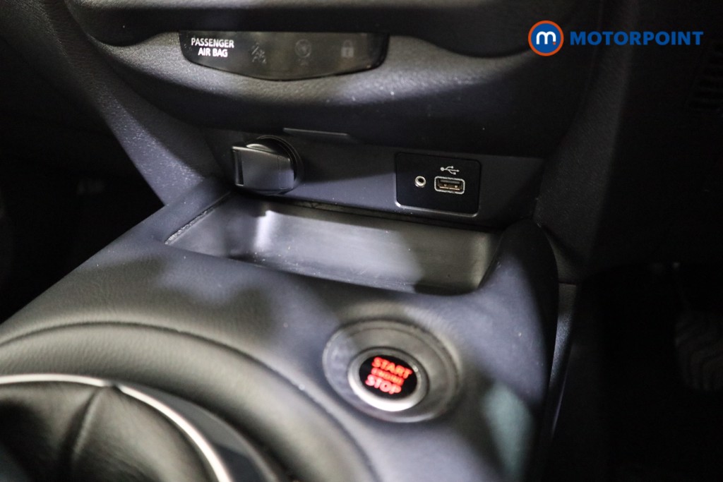 Nissan Juke N-Connecta Manual Petrol SUV - Stock Number (1632316) - 8th supplementary image