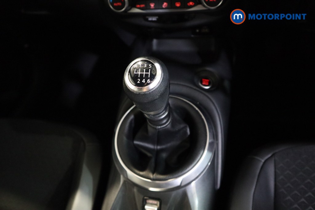 Nissan Juke N-Connecta Manual Petrol SUV - Stock Number (1632316) - 9th supplementary image