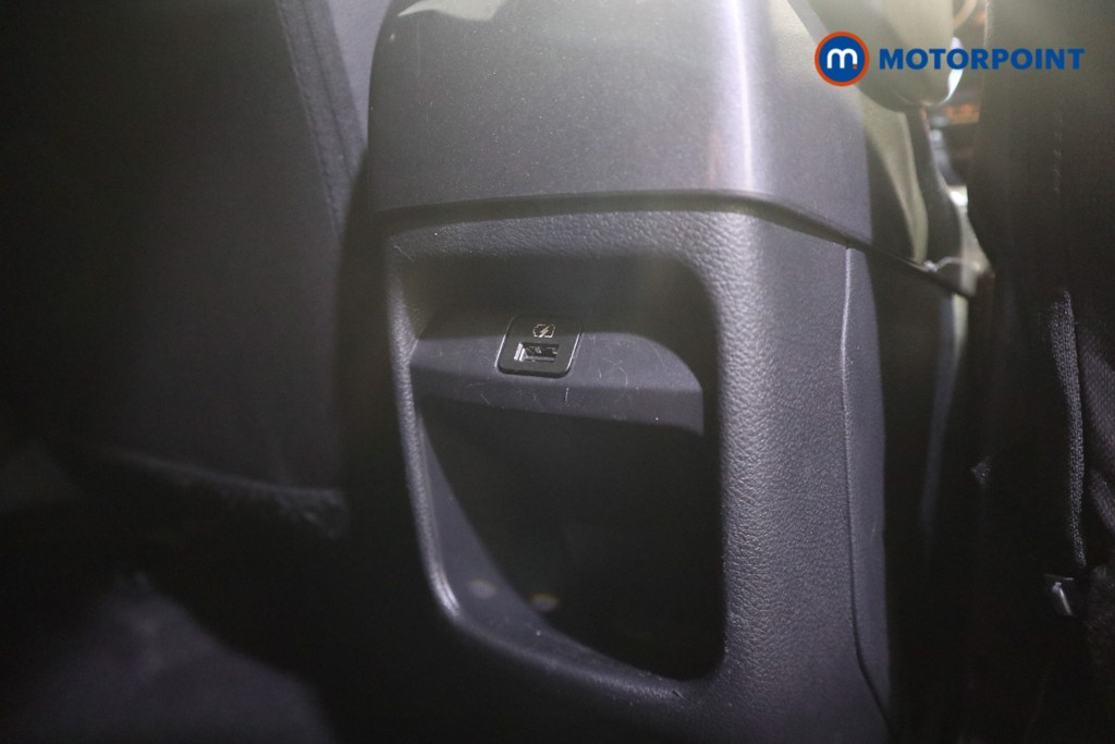 Nissan Juke N-Connecta Manual Petrol SUV - Stock Number (1632316) - 17th supplementary image